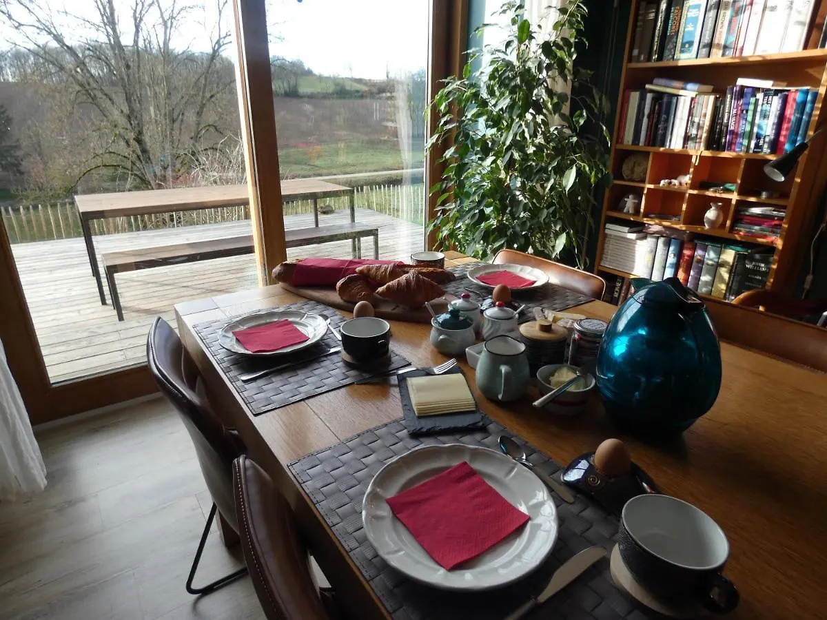 Bed and Breakfast En bord de chemin à Espinasse Couette-café